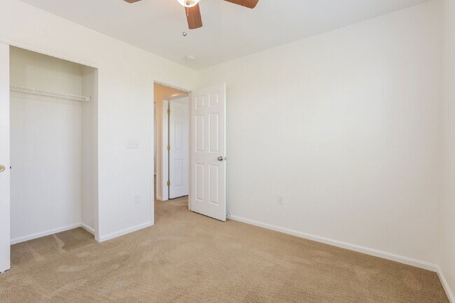 Building Photo - 4240 E Brookwood Pl