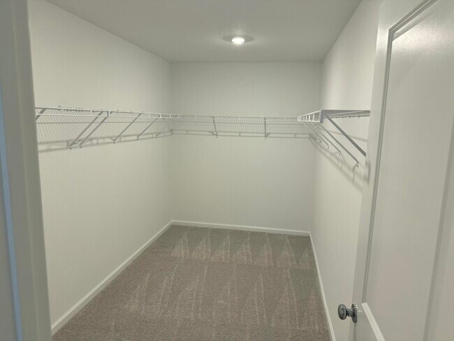 Building Photo - 10856 NW Everbreeze Dr