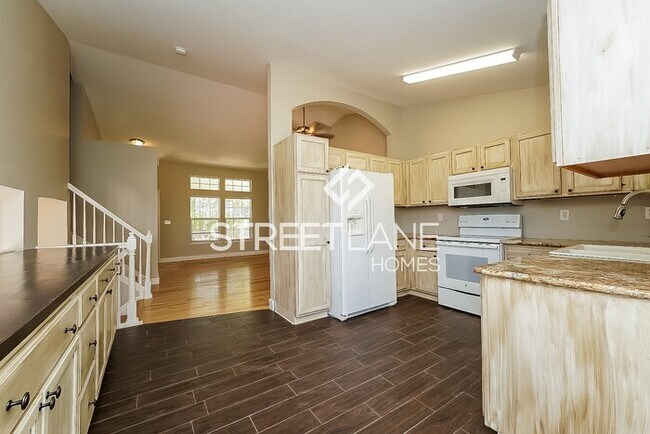 Building Photo - REDUCED!