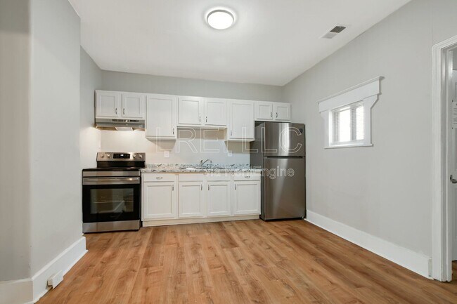 Building Photo - 1705 1/2 Hale Avenue