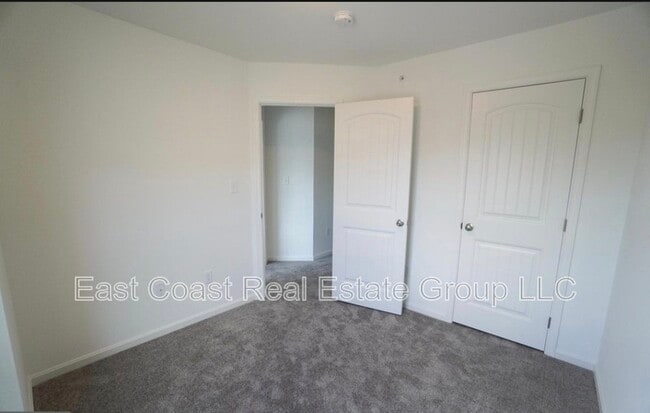 Building Photo - 8780 Hillside Way