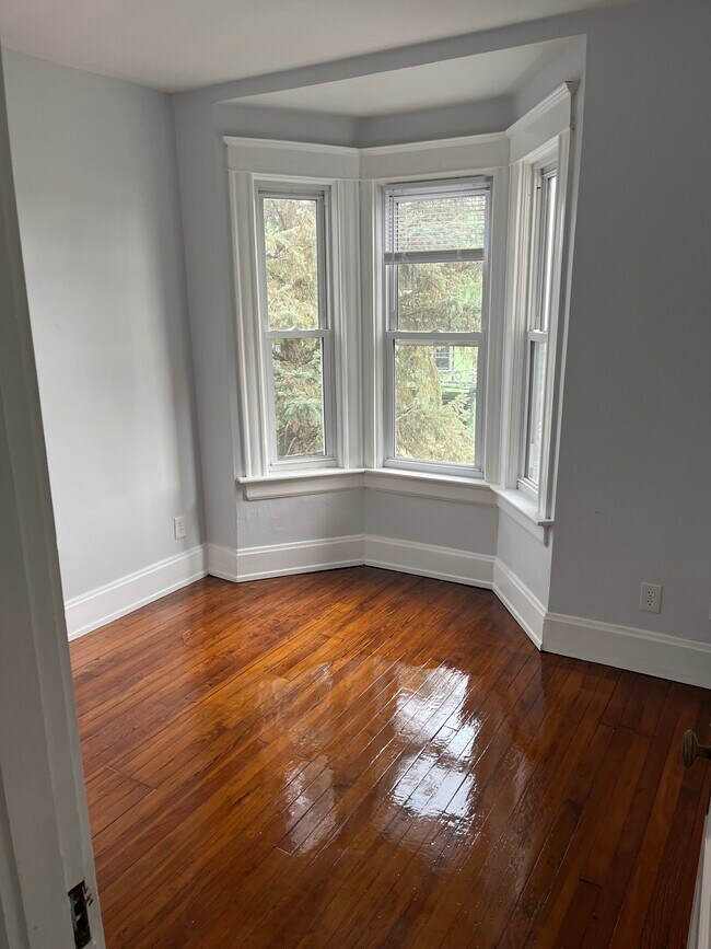 Building Photo - 3463 Cardiff Ave