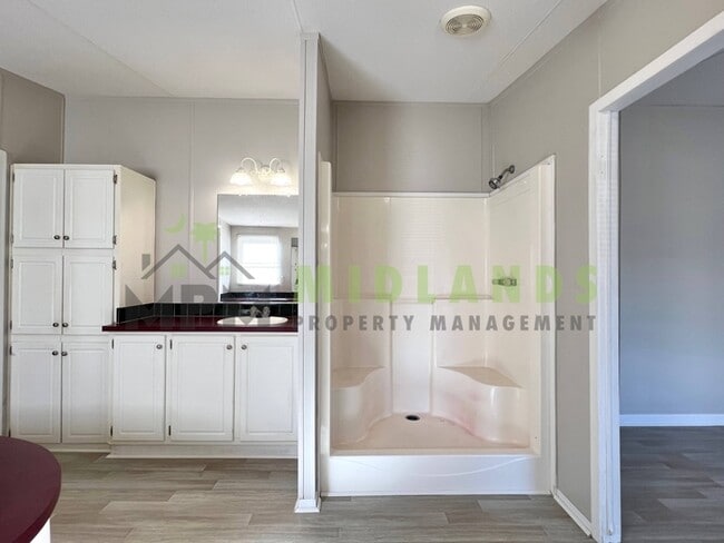 Building Photo - 323 Tabor Dr