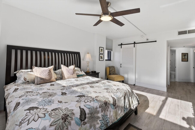 Building Photo - 600 Ocean Dr