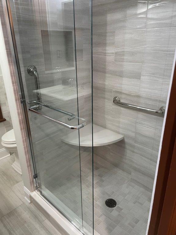 Bath Shower - 317 W Barnard St