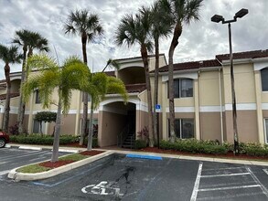 Building Photo - 815 Boynton Beach Blvd