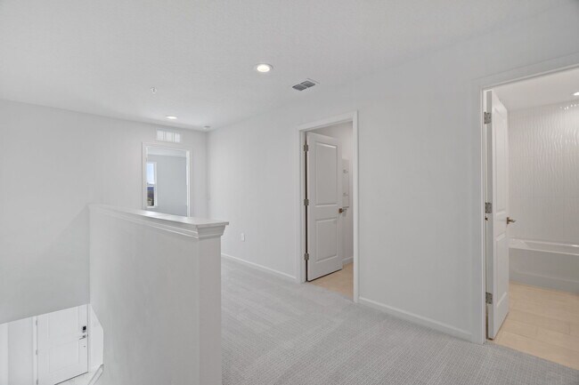 Building Photo - 1601 Pinecliff Dr