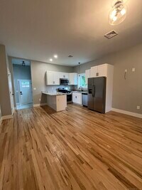 Building Photo - 115 Belden St