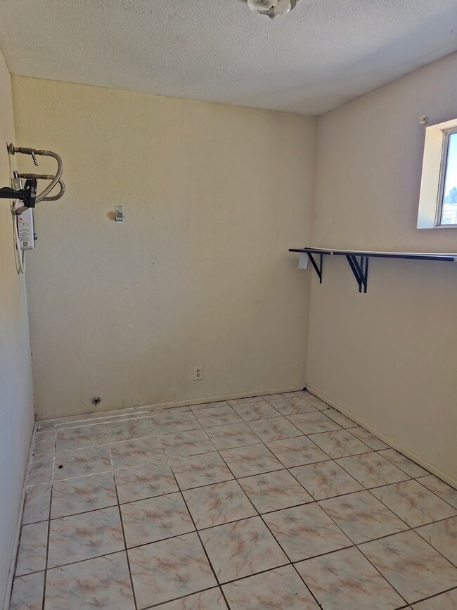 Building Photo - 3 bedroom/2 bath home for Rent