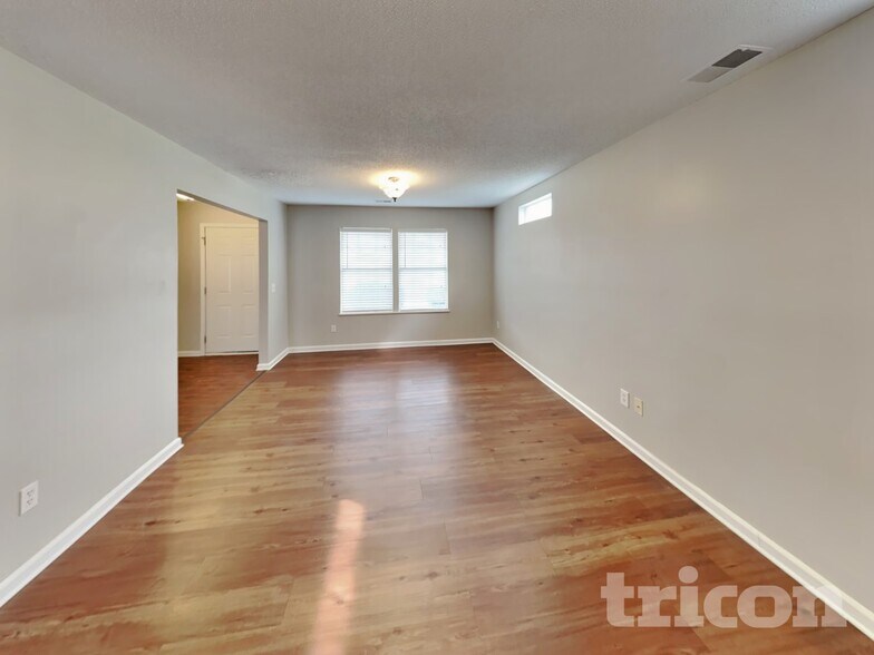 Building Photo - 308 Fox Trot Dr