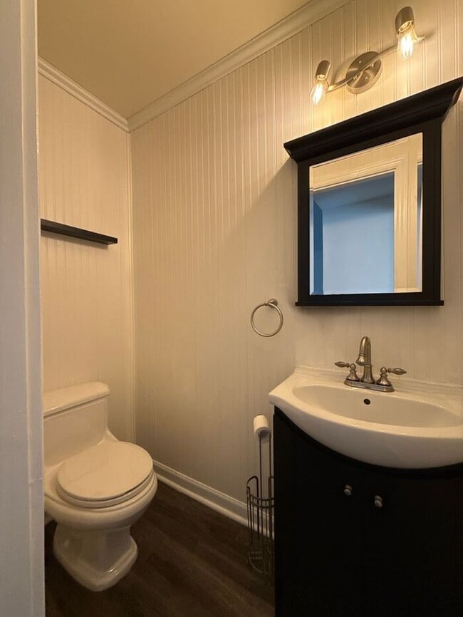 Building Photo - T.R. Lawing Realty Property