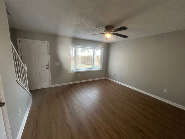 Building Photo - West Columbia Townhome in Stratford Place