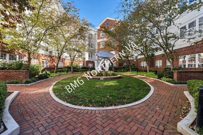 Building Photo - 801 S Greenbrier St