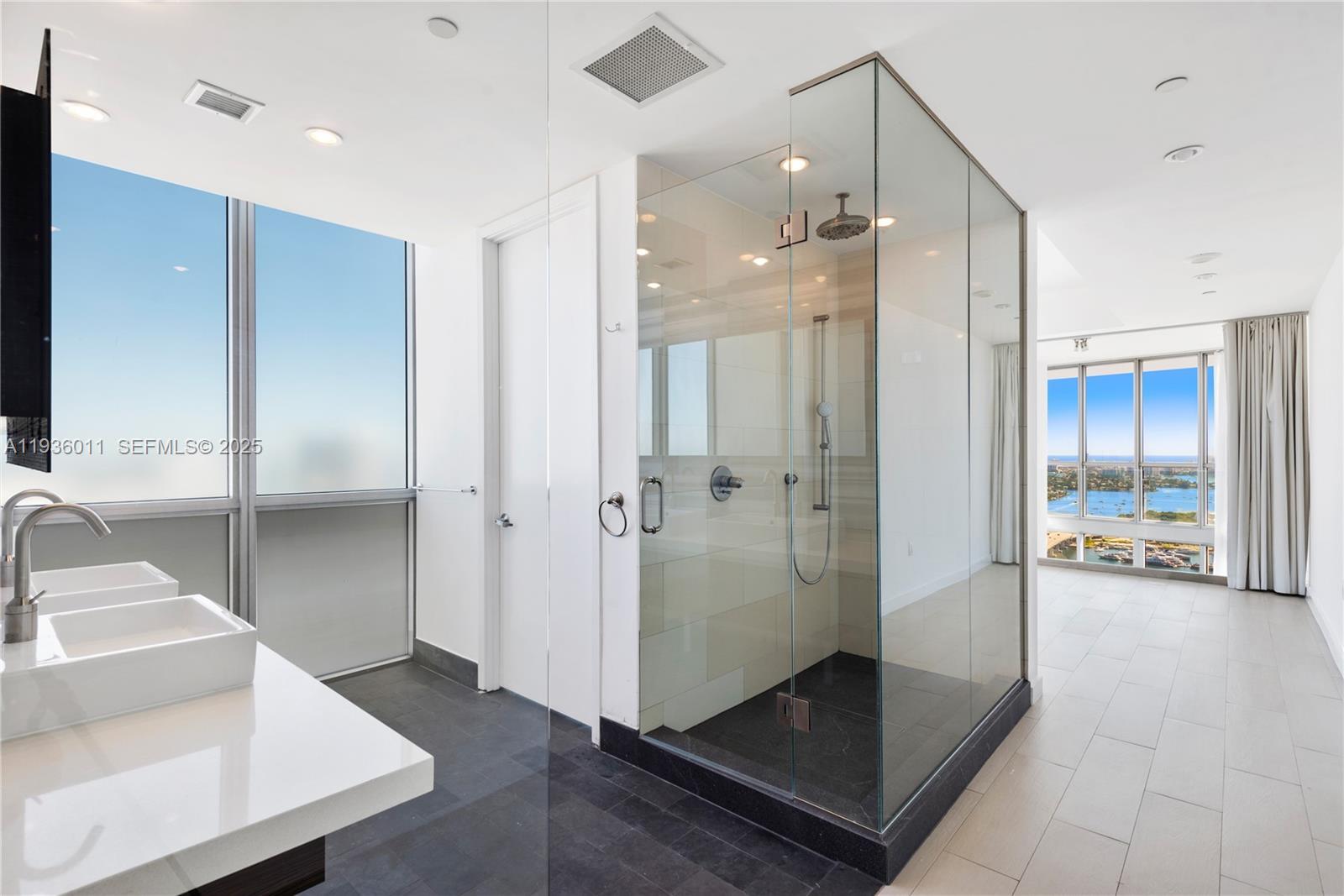 Building Photo - 1100 Biscayne Blvd