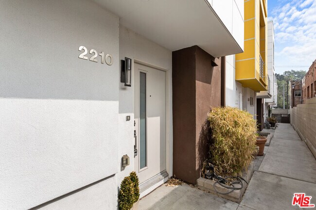 Building Photo - 2210 Tom Mix Rd