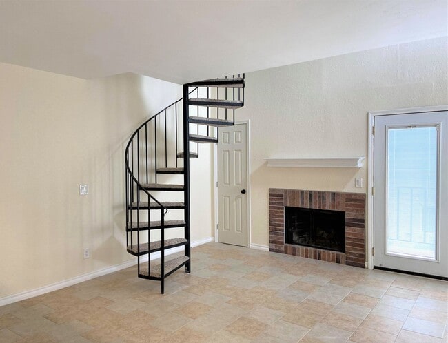 Building Photo - 11530 N May Ave