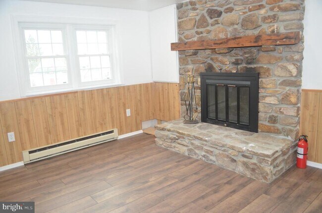 Building Photo - 267 Longford Ct