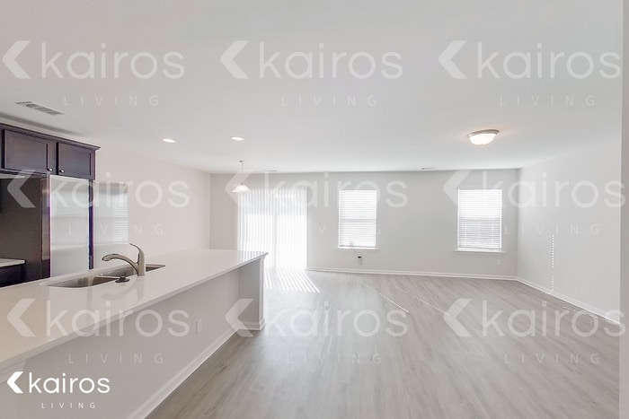 Building Photo - 34 Red Oak Dr.