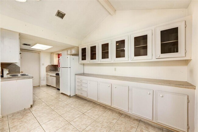 Building Photo - 13634 Greenridge Dr