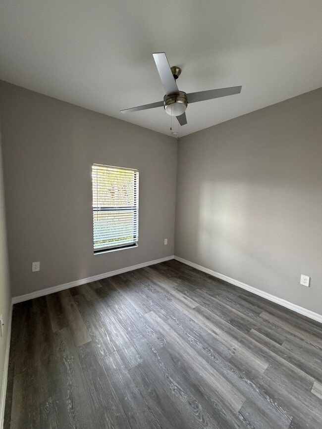 Building Photo - 1156 Melville Rd