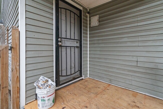 Building Photo - Updated and Move-In Ready 3-Bedroom Home