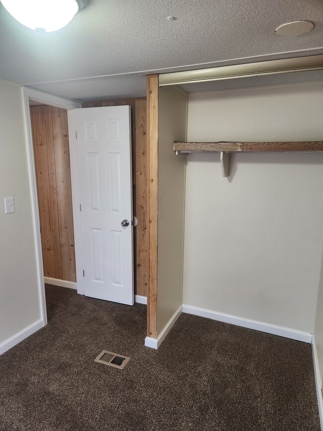 Building Photo - 105 Kim Ln