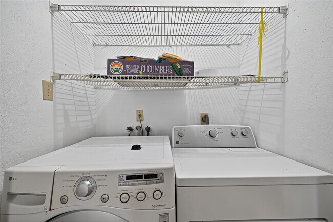 Building Photo - 8360 Jorine Dr