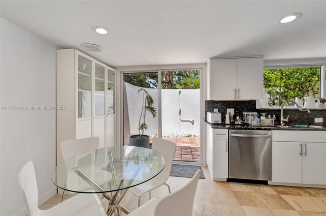 Building Photo - 4410 Brighton Pl