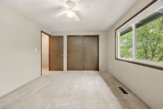 Building Photo - Renovated two bedroom townhouse near downt...