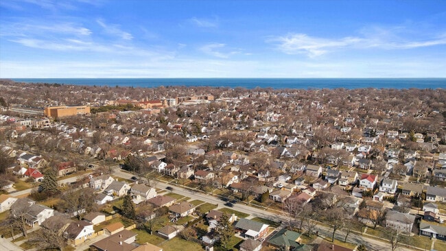 Building Photo - 5415 N Lydell St
