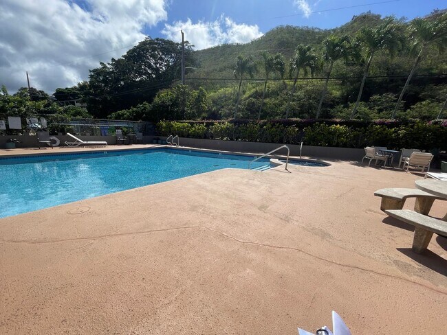 Building Photo - Dowsett Point- 1BR/1BA with Parking, Secur...