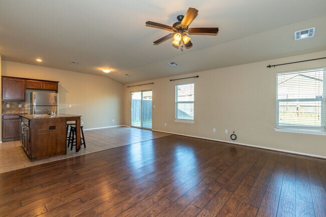 Building Photo - 3 Bed | 2 Bath in Owasso!