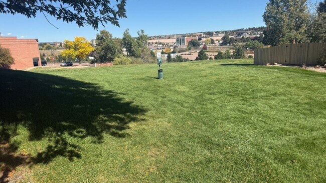 Building Photo - Charming 2 Bedroom Nestled in Discovery at...