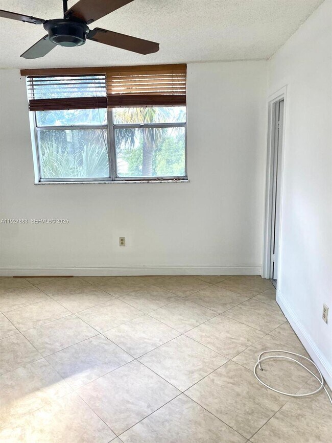 Building Photo - 1800 SW 81st Ave