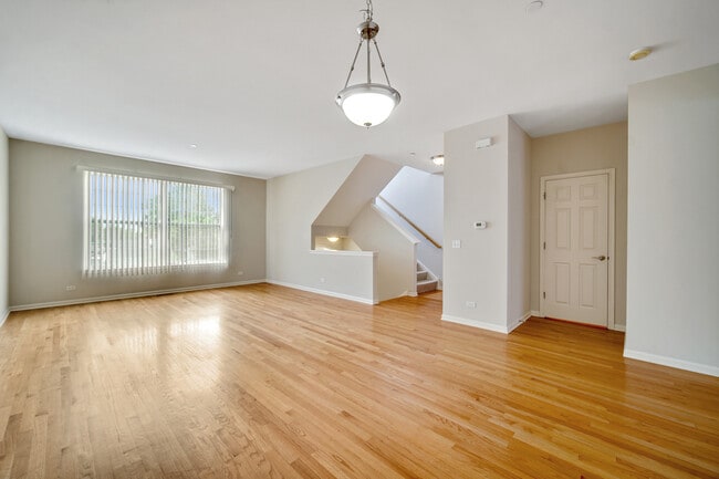 Building Photo - 111 Creekbend Ct
