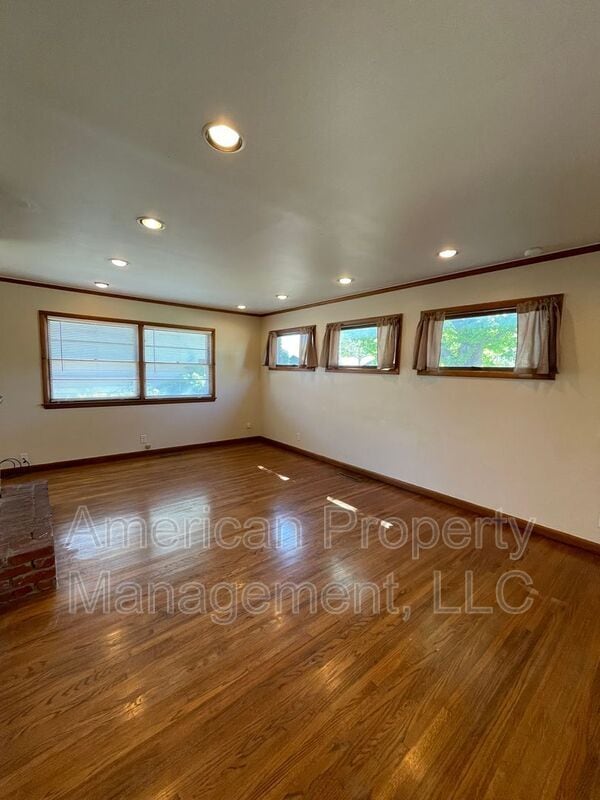 Building Photo - 5147 S Toledo Ave