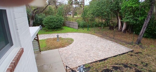 Building Photo - 923 NE 2nd St