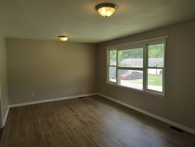 Building Photo - 116 2nd St