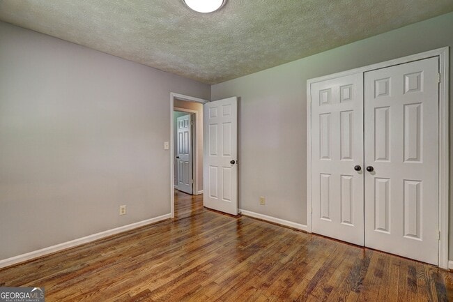 Building Photo - 215 Hubbard St