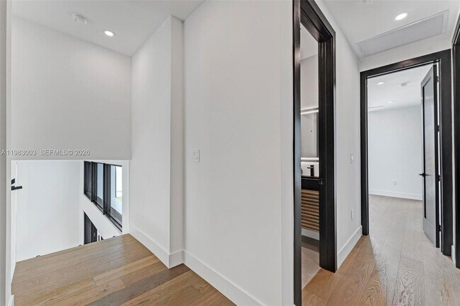 Building Photo - 630 NE 82nd St