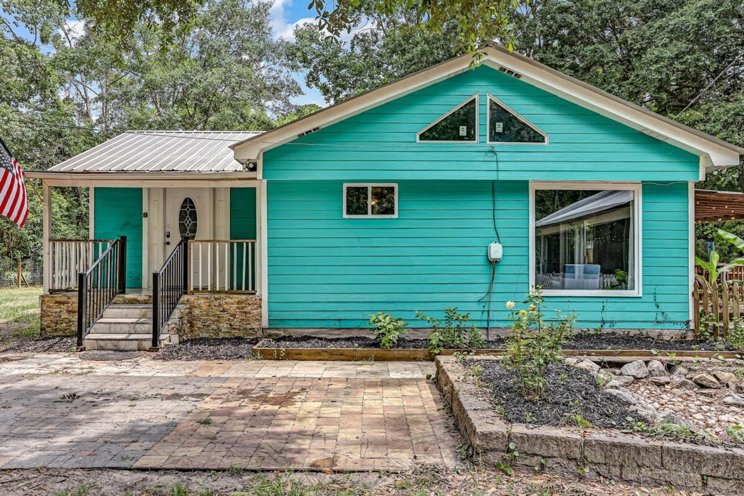 Building Photo - 561 Mendel Ave