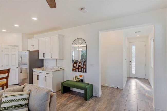 Building Photo - 976 Bluebell Brook St