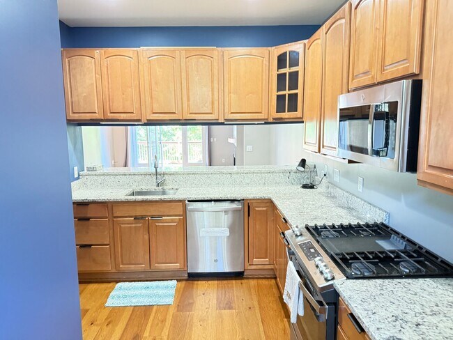 Building Photo - 2550 Cleinview Ave
