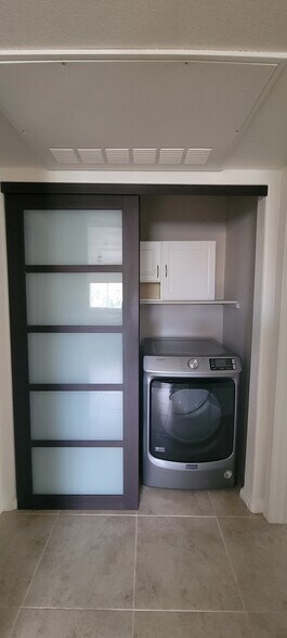 Full size washer and dryer - 1295 N Ash St
