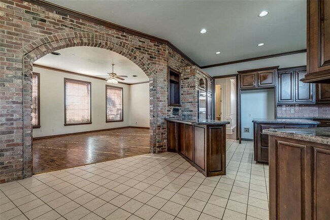 Building Photo - 1300 Irvine Dr