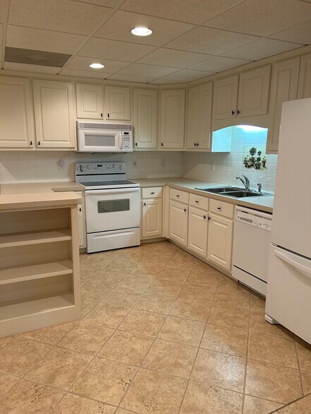 Building Photo - 68 Westwood Cir SW