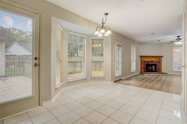 Building Photo - 10 E Trillium Cir