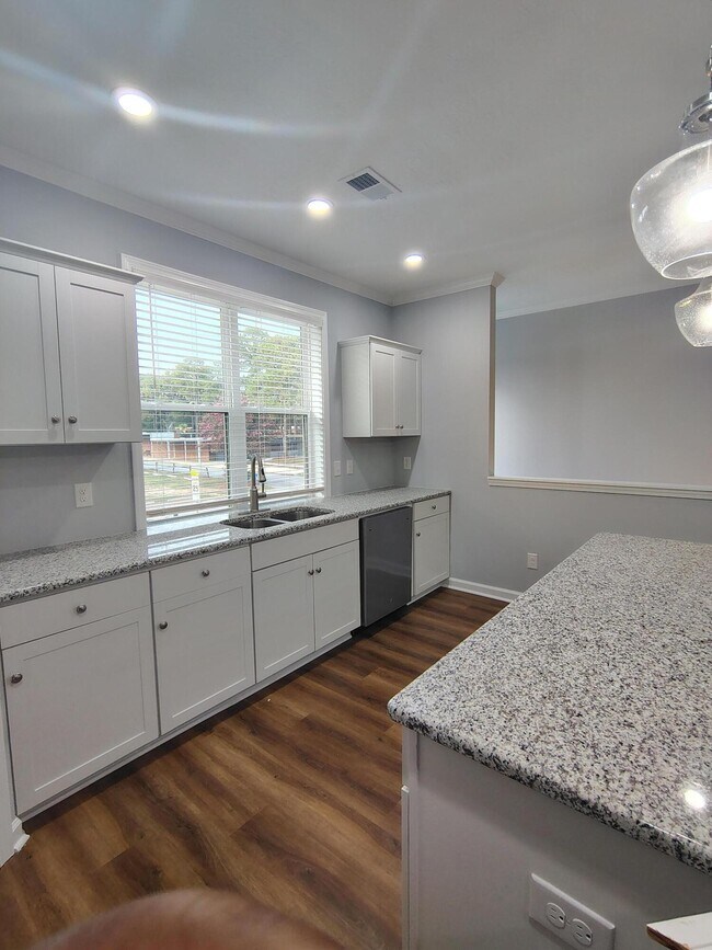 Building Photo - 1061B Pinecrest Ave NW
