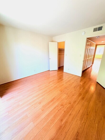 Building Photo - 421 N Kenneth Rd