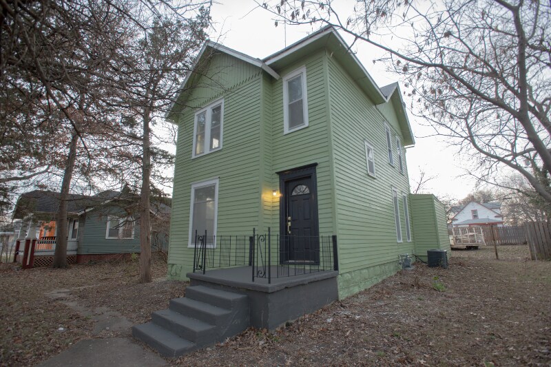 Building Photo - 1185 SW Macvicar Ave